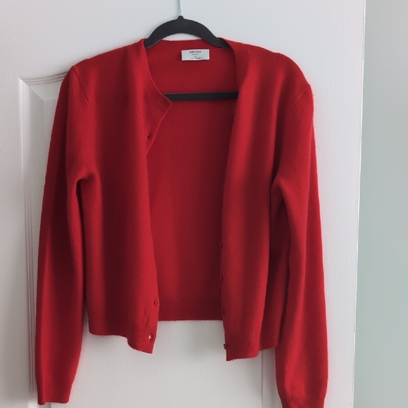 New Aritzia Essential Cashmere Relaxed Crew Cardigan 100% cashmere sweater - Picture 2 of 6